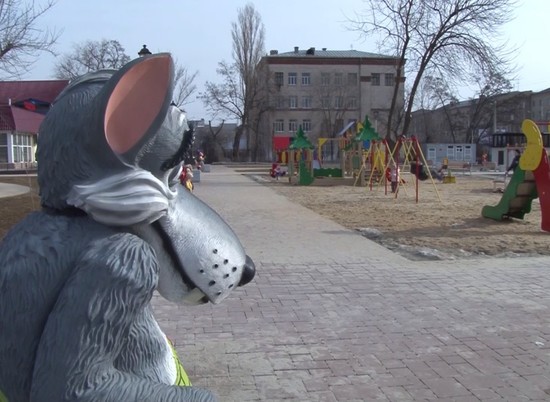 В парке "Сказка" заменят покрытие на детской площадке