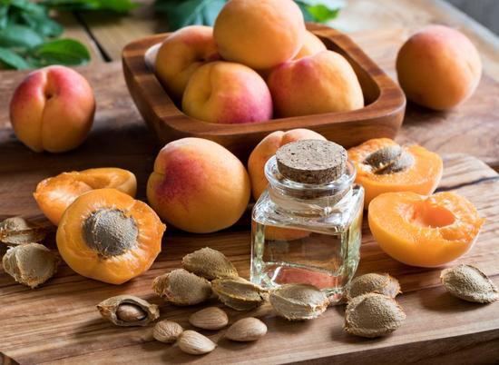 Кому нельзя есть абрикосы: врачи предупреждают волгоградцев об опасности