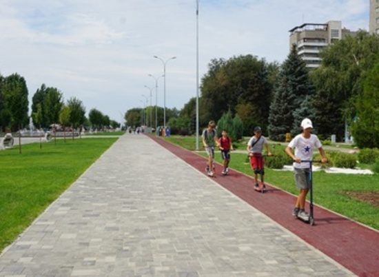 В парке в Волжском торжественно открыли 800-метровую велодорожку