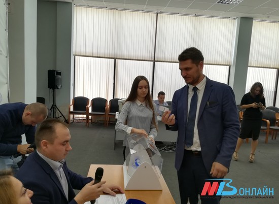 В Волгоградской области в избиркоме партии выбрали места в бюллетене