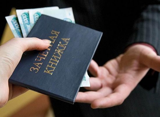 Экс-завкафедры волгоградского вуза осужден за взятку в 1 млн 950 тысяч рублей