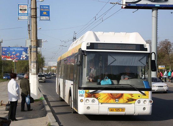 В Волгограде пассажирский автобус окутало облако пара