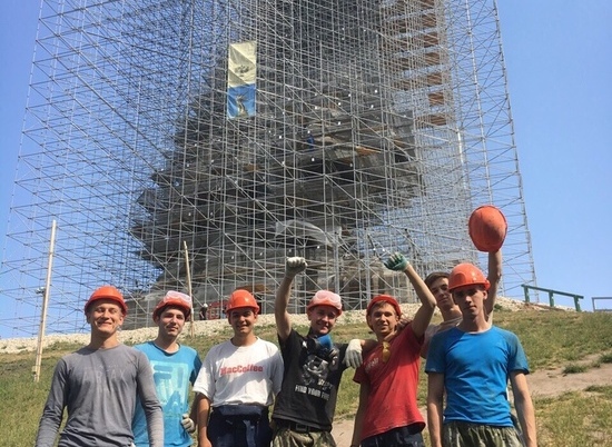 Волгоградских студентов зовут работать на реконструкции статуи "Родина мать зовет!"
