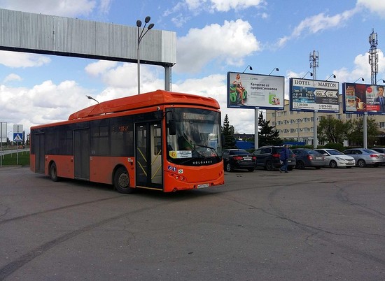 В Волгограде «Приора» подрезала городской автобус