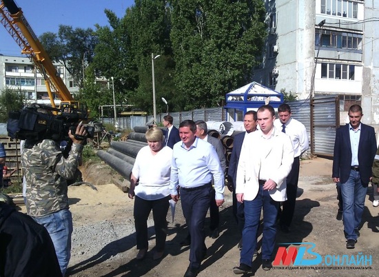 Губернатор Андрей Бочаров посетил строящийся детский сад в Городище