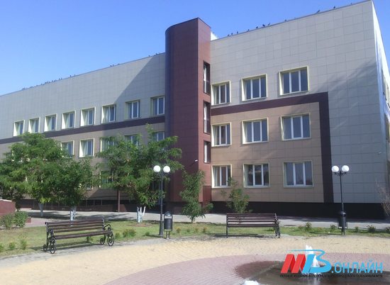 Андрей Бочаров оценил стройку училища в Калаче