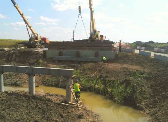 В Еланском районе строят новый мост на месте разрушенного паводком