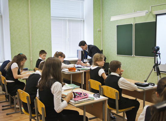 27 учебных заведений Волгоградской области оснащены мультимедийной техникой