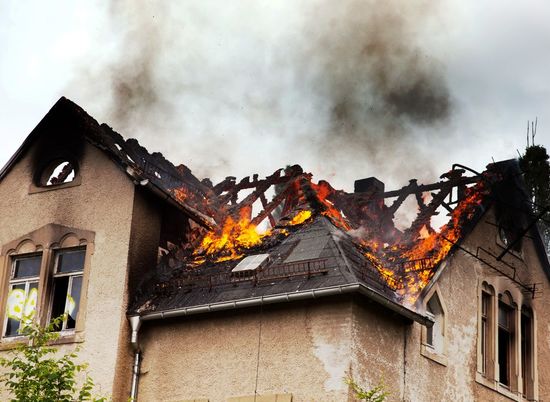 В крупном пожаре в Волжском пострадал человек