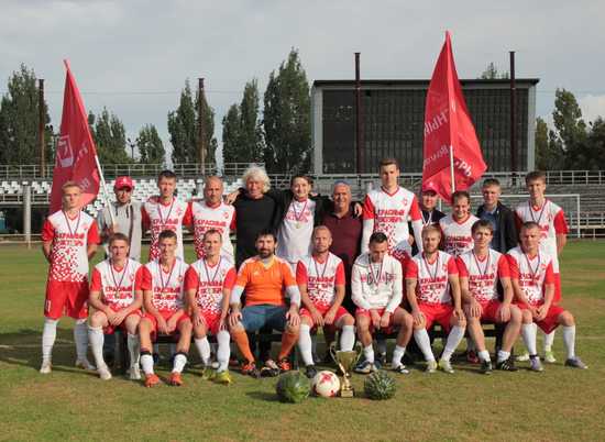 Футболисты "Красного Октября" победили в турнире в Камышине