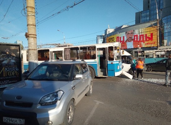 Авария на пл.Чекистов парализовала движение в центре Волгограда