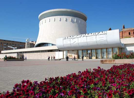 В Волгограде отмывают фасад музея-панорамы «Сталинградская битва»