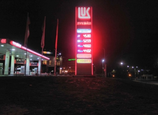 В Волгограде в октябре цены на 95-й бензин выросли почти на рубль