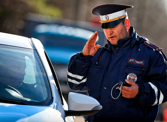 Волгоградцы узнали, может ли автоинспектор требовать документы без указания причин остановки