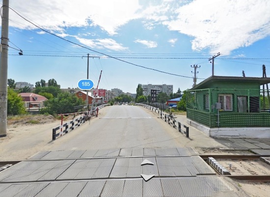 В ПривЖД ответили, когда в Волгограде откроют переезд на Тулака