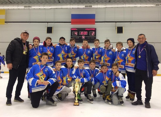 Юные волгоградские хоккеисты взяли «золото» в Невинномысске