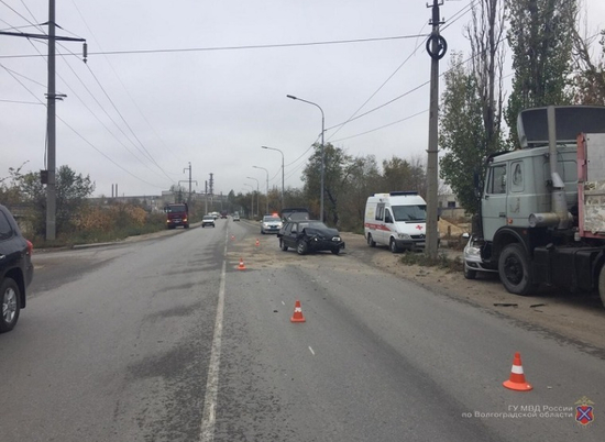 Тройное ДТП спровоцировал 22-летний водитель в Волгограде