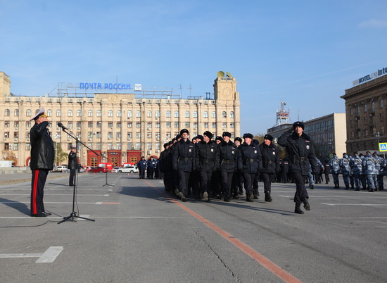 В Волгограде на площади Павших Борцов перекрыто движение