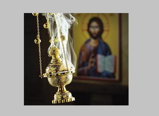 Жирновский священник пытался «выкурить» приставов из сыновнего дома