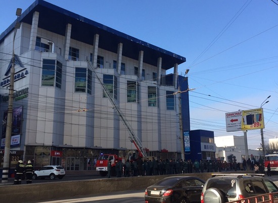 В Волгограде из ТРК "Пирамида" эвакуируют людей