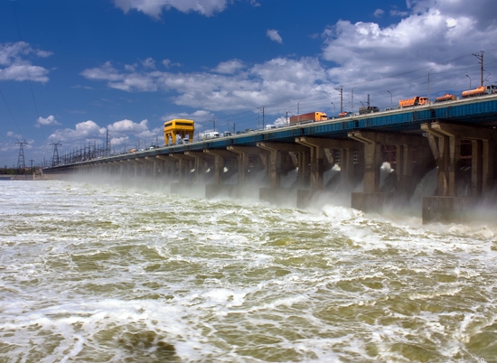 Волжская ГЭС наконец-то закрыла свои водосливные затворы