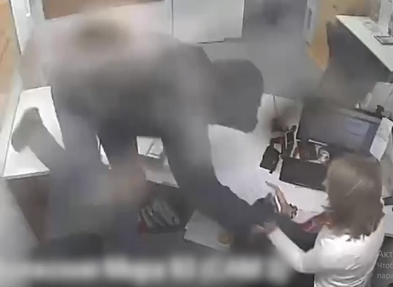 Наркоман с ножом напал на менеджера в офисе микрозаймов в Волжском