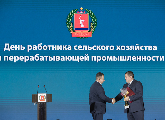 Андрей Бочаров поздравил волгоградских аграриев с успешным годом