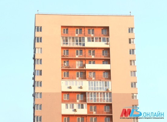 В Центральном районе Волгограда женщина выпала из окна