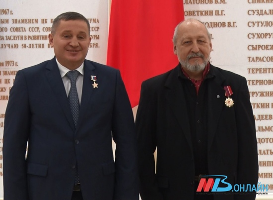 Андрей Бочаров вручил государственные награды жителям региона