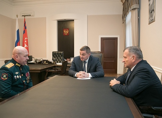 Андрей Бочаров встретился с командующим 20-й гвардейской мотострелковой бригадой