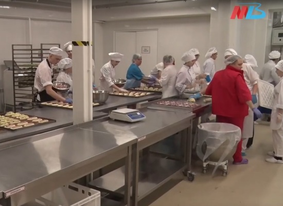 В Волгограде депутаты проверили работу комбината социального питания