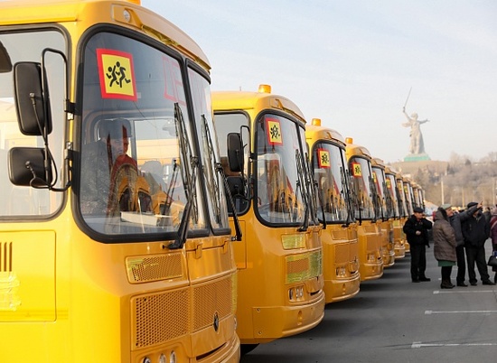 Школьникам региона подарили 70 новых автобусов