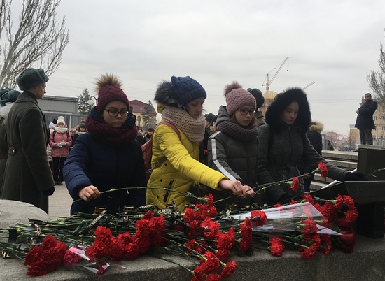 В Волгограде зажгли 18 лампад в память о жертвах теракта на вокзале