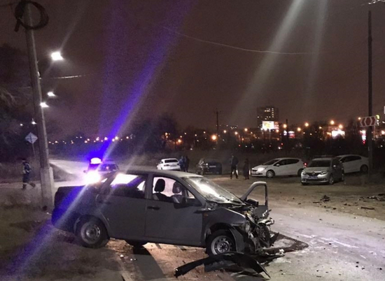 Лоб в лоб: в Волгограде произошла серьёзная авария