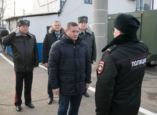 Губернатор вручил благодарности полицейским поста ДПС "Чапурниковский"