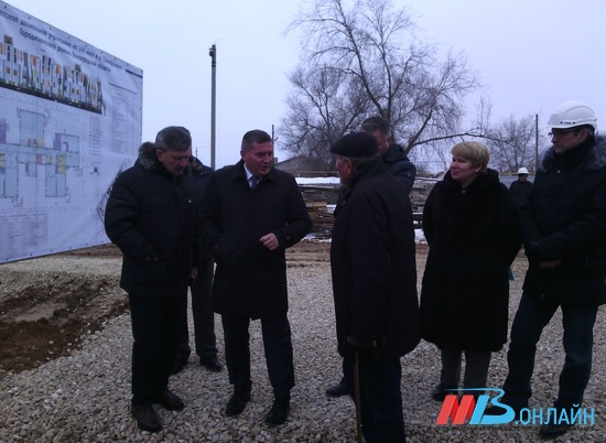 Андрей Бочаров проверил ход строительства детского сада на 140 мест в Самофаловке