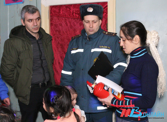 МЧС проверяет дома многодетных семей в Волгоградской области