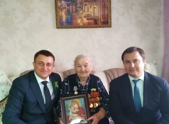 В Волгограде ветерана Марию Быкову поздравили с годовщиной Сталинградской победы