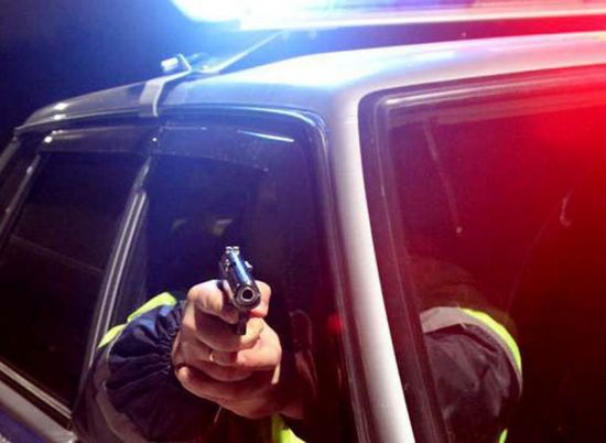 Под Волгоградом водитель устроил с полицейскими догонялки со стрельбой