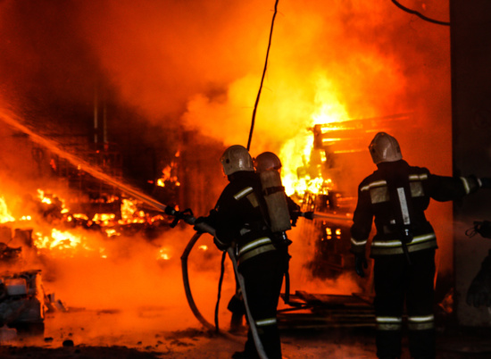 Минувшей ночью на севере Волгограда сгорела баня