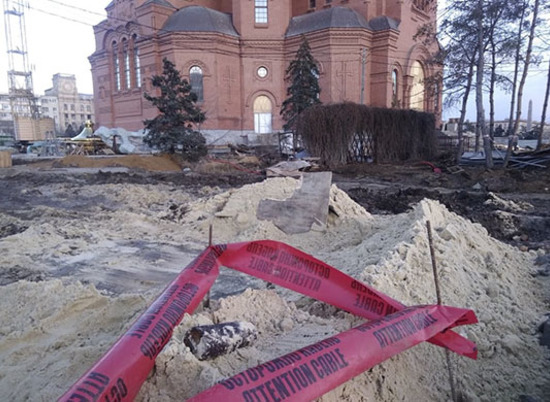 Боеприпас времен Сталинградской битвы нашли у храма Александра Невского в Волгограде