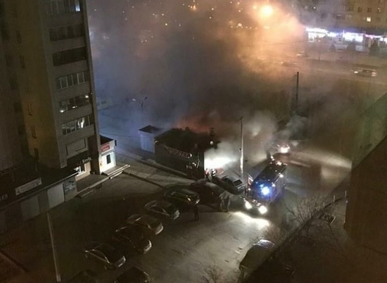 Ночью на севере Волгограда дотла сгорел павильон «Рустерс»