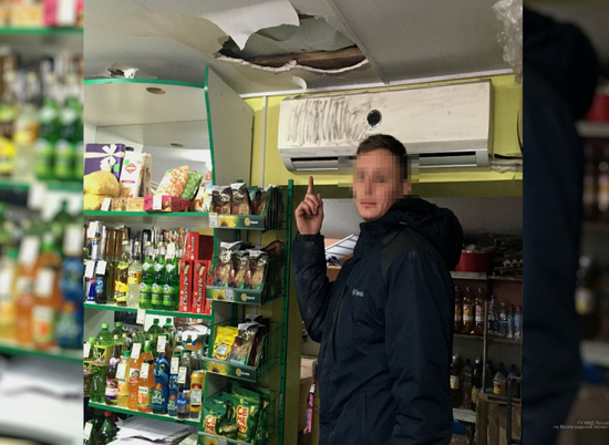 Волгоградец с помощью пилы забрался в магазин и украл продукты и сигареты