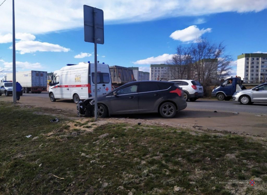 В Волгограде фельдшер неотложки пострадала в ДТП