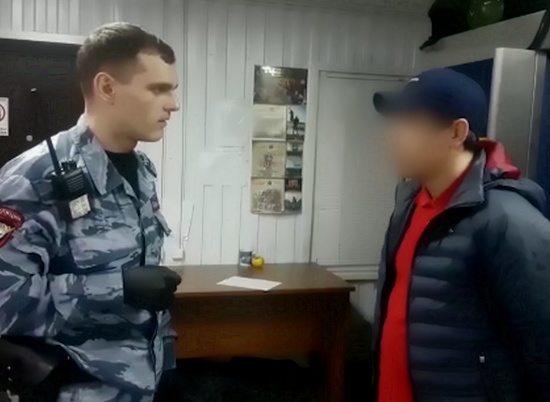 В Светлоярском районе полицейские задержали наркокурьеров
