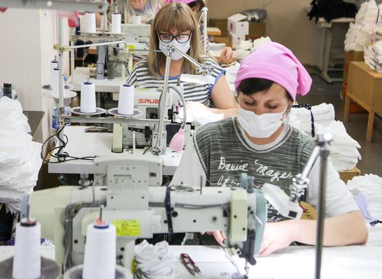Волгоградские швейные предприятия увеличивают объем выпуска масок