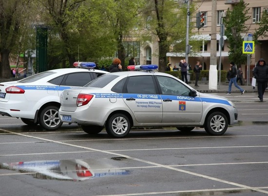 В Волгоградской области «газель» въехала в столб: пострадала пассажирка