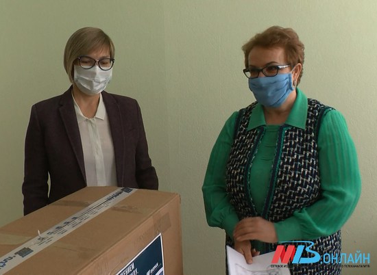 Тысячу респираторных масок получил Волгоградской областной союз женщин