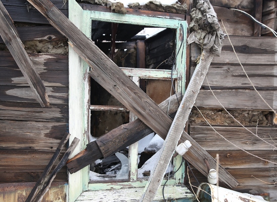 На пожаре в заброшенном здании погиб житель Волгоградской области