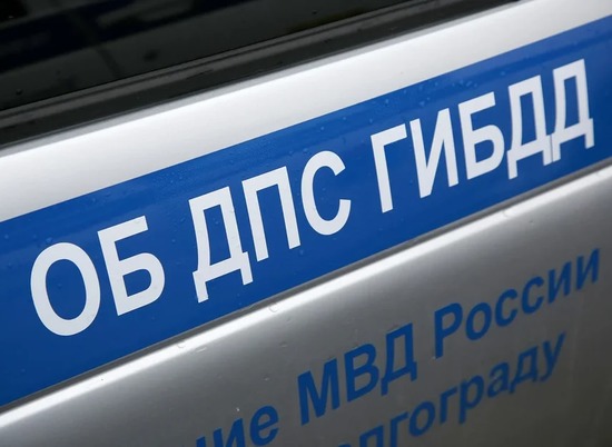 В Волгоградской области столкнулись «Лада Гранта» и ВАЗ: пострадали трое